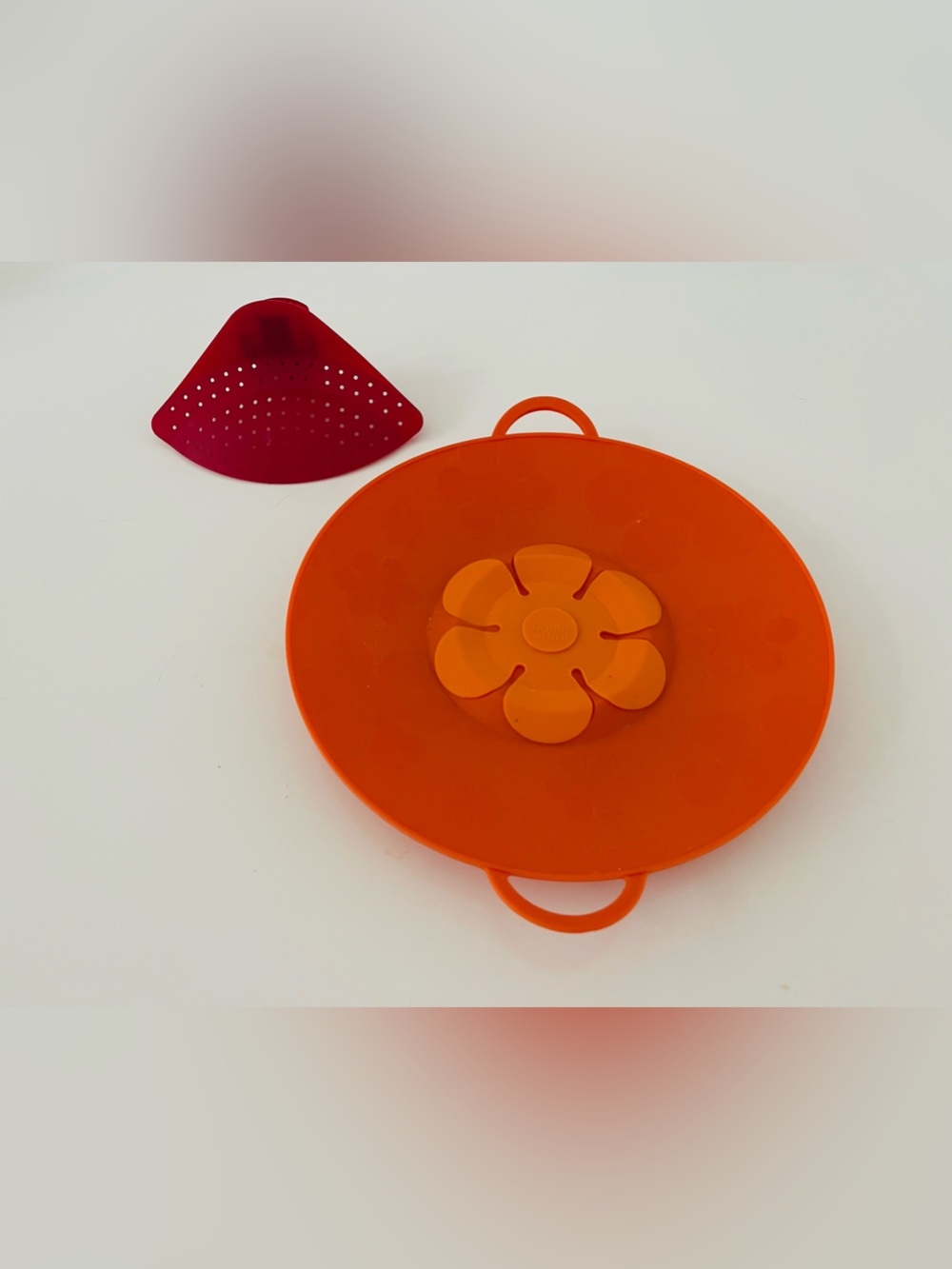 Modern New Orange Pasta Strainer & Red Clip Drain Pot Strainer.